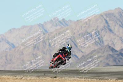 media/Dec-01-2025-Moto Forza (Mon) [[2daa91e15f]]/3-Beginner Group/Session 4 Turn 9/